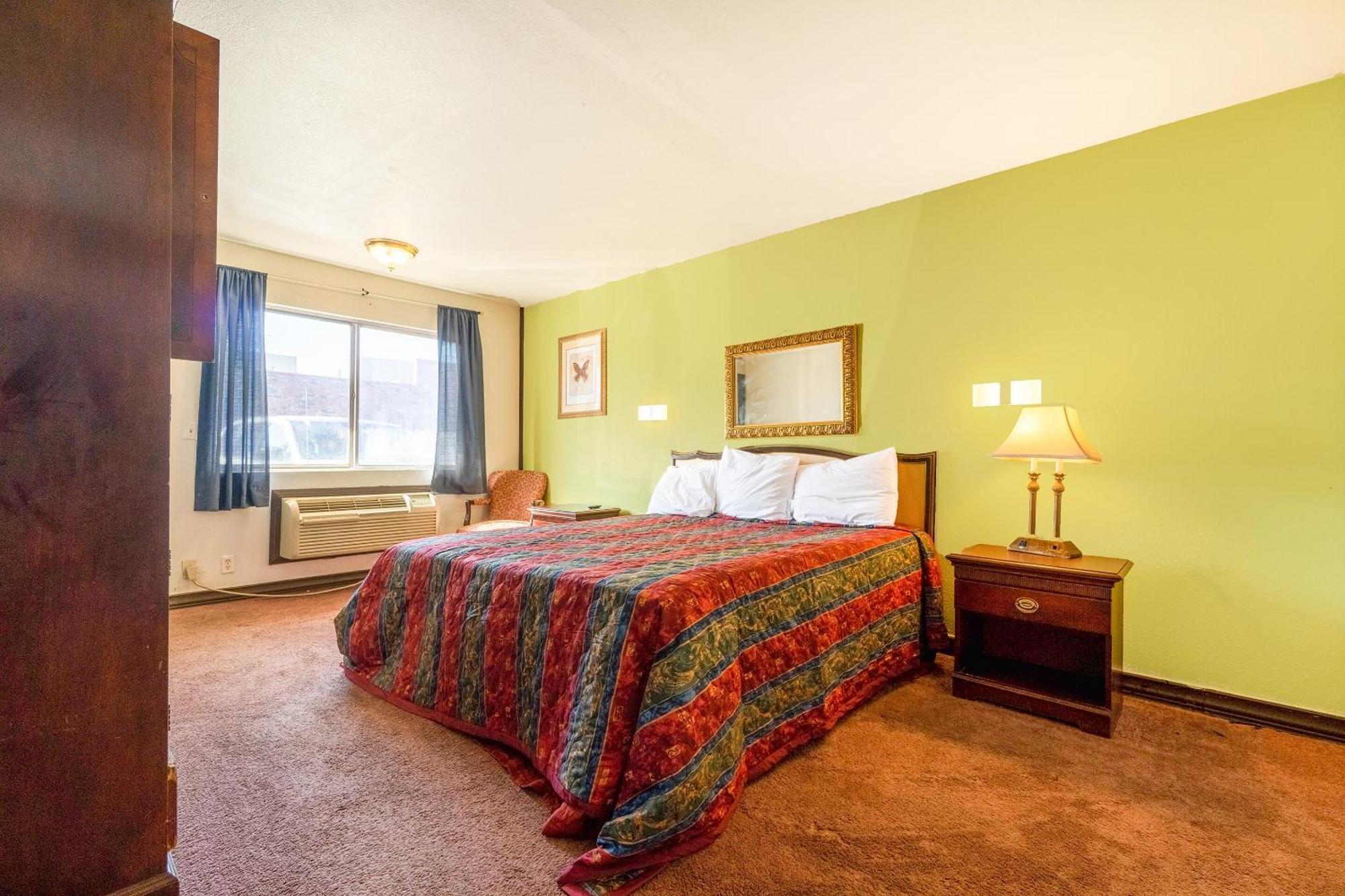 Castle Inn & Suites By Oyo Chickasha Extérieur photo