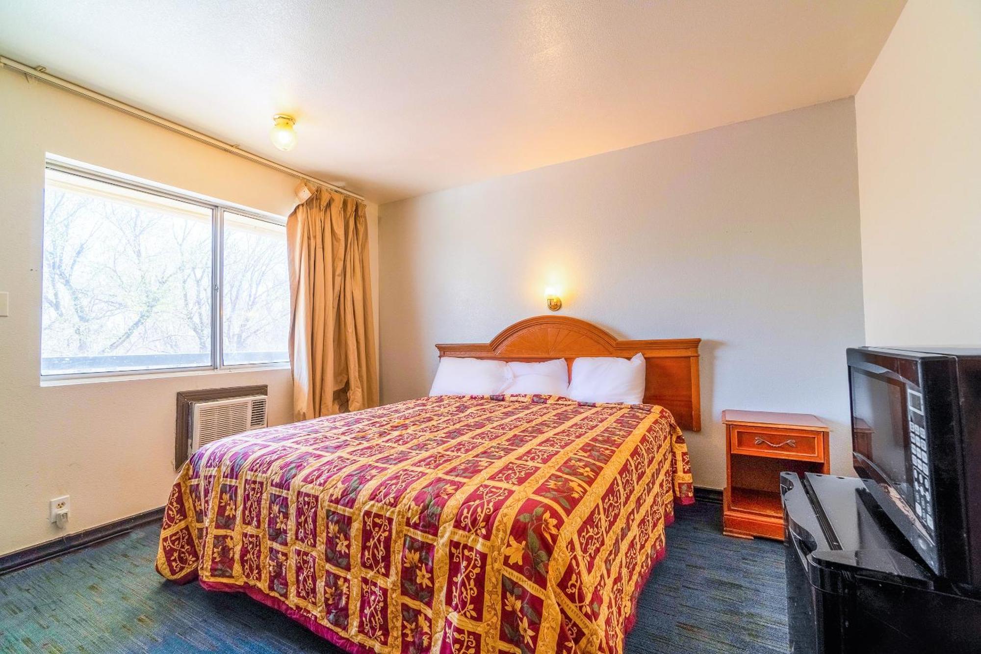 Castle Inn & Suites By Oyo Chickasha Extérieur photo