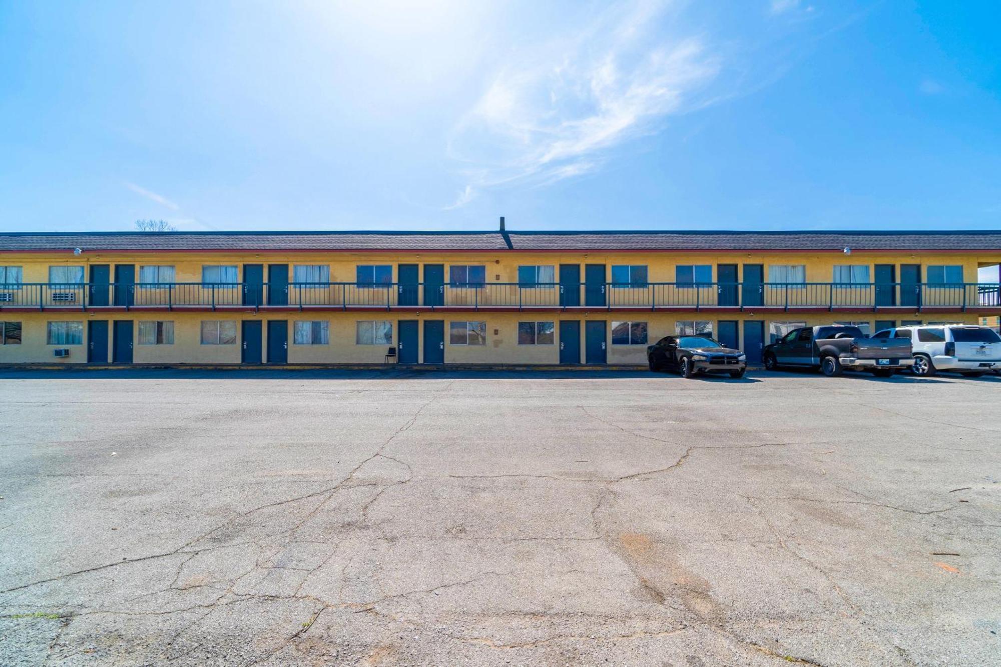 Castle Inn & Suites By Oyo Chickasha Extérieur photo