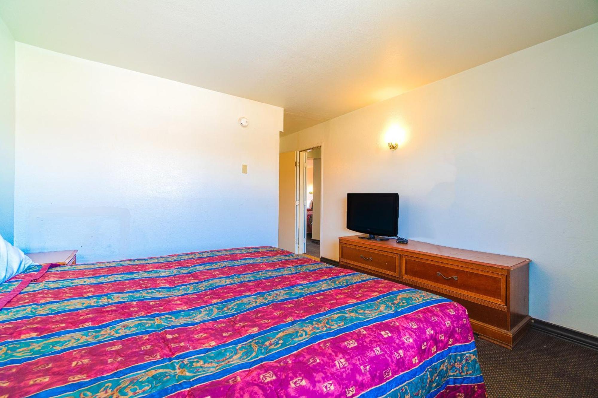 Castle Inn & Suites By Oyo Chickasha Extérieur photo