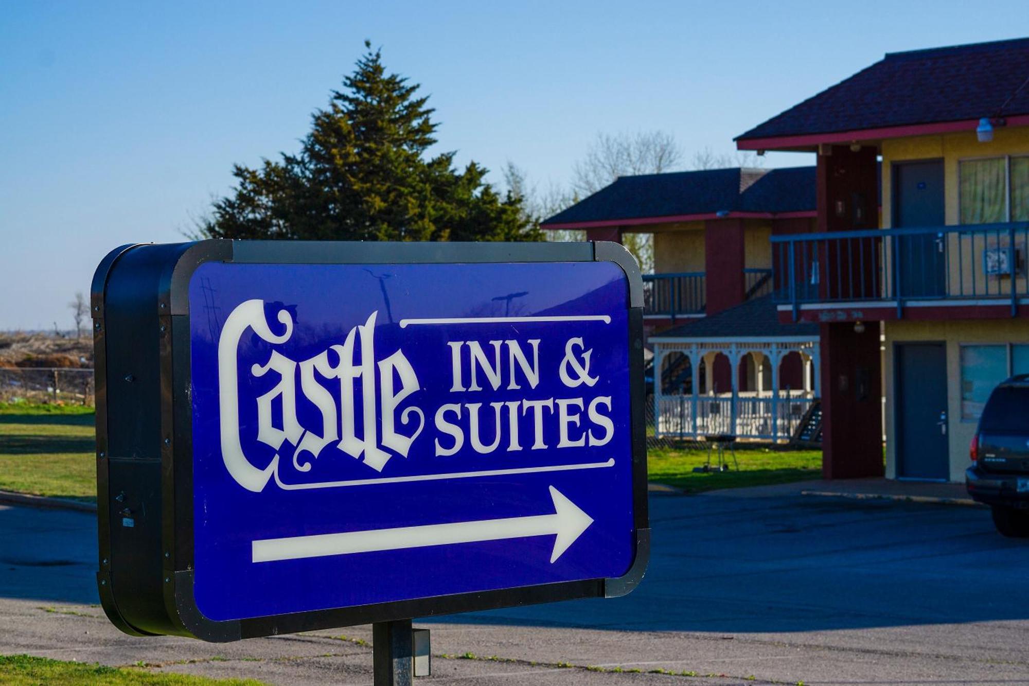 Castle Inn & Suites By Oyo Chickasha Extérieur photo