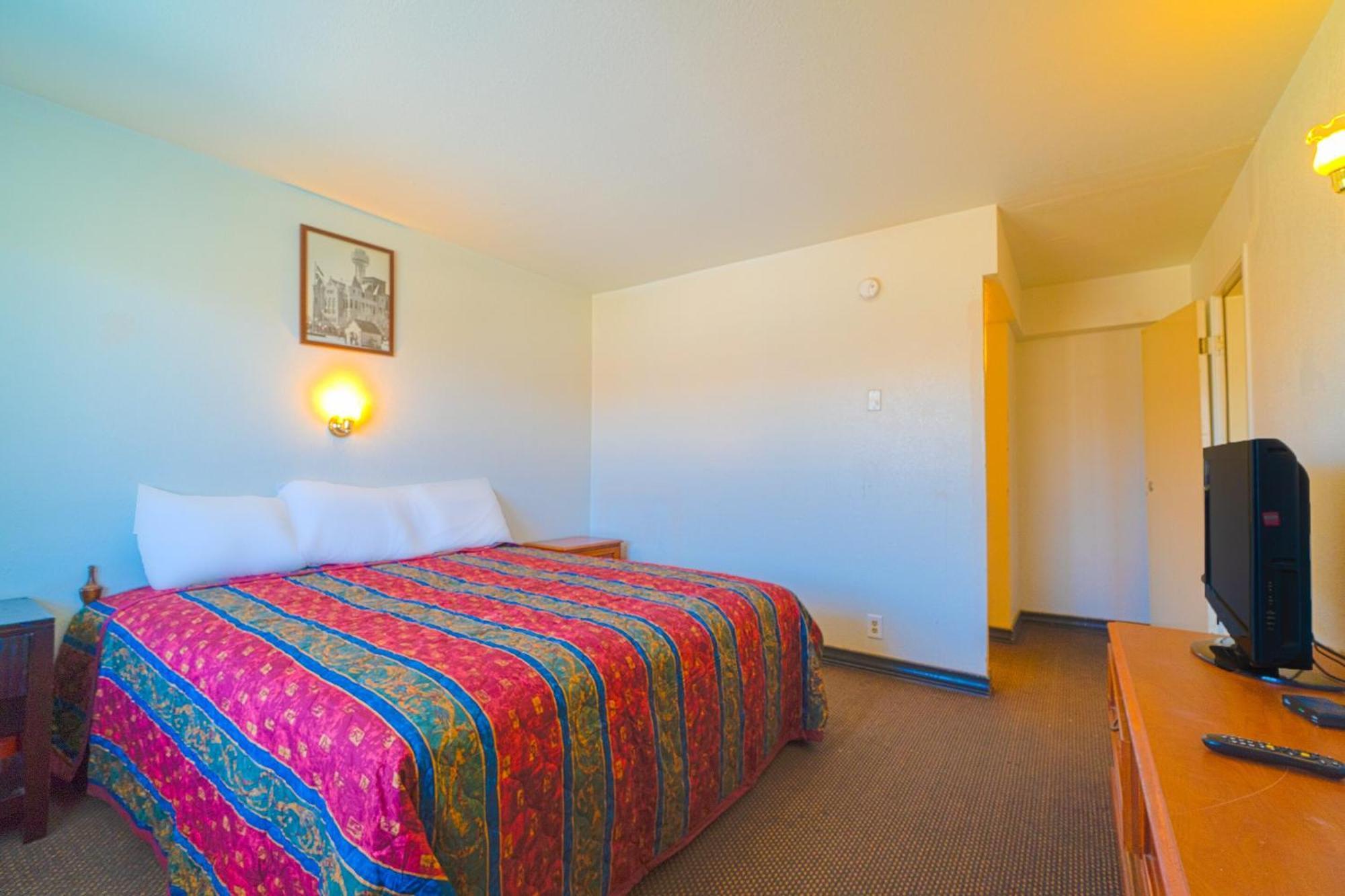 Castle Inn & Suites By Oyo Chickasha Extérieur photo
