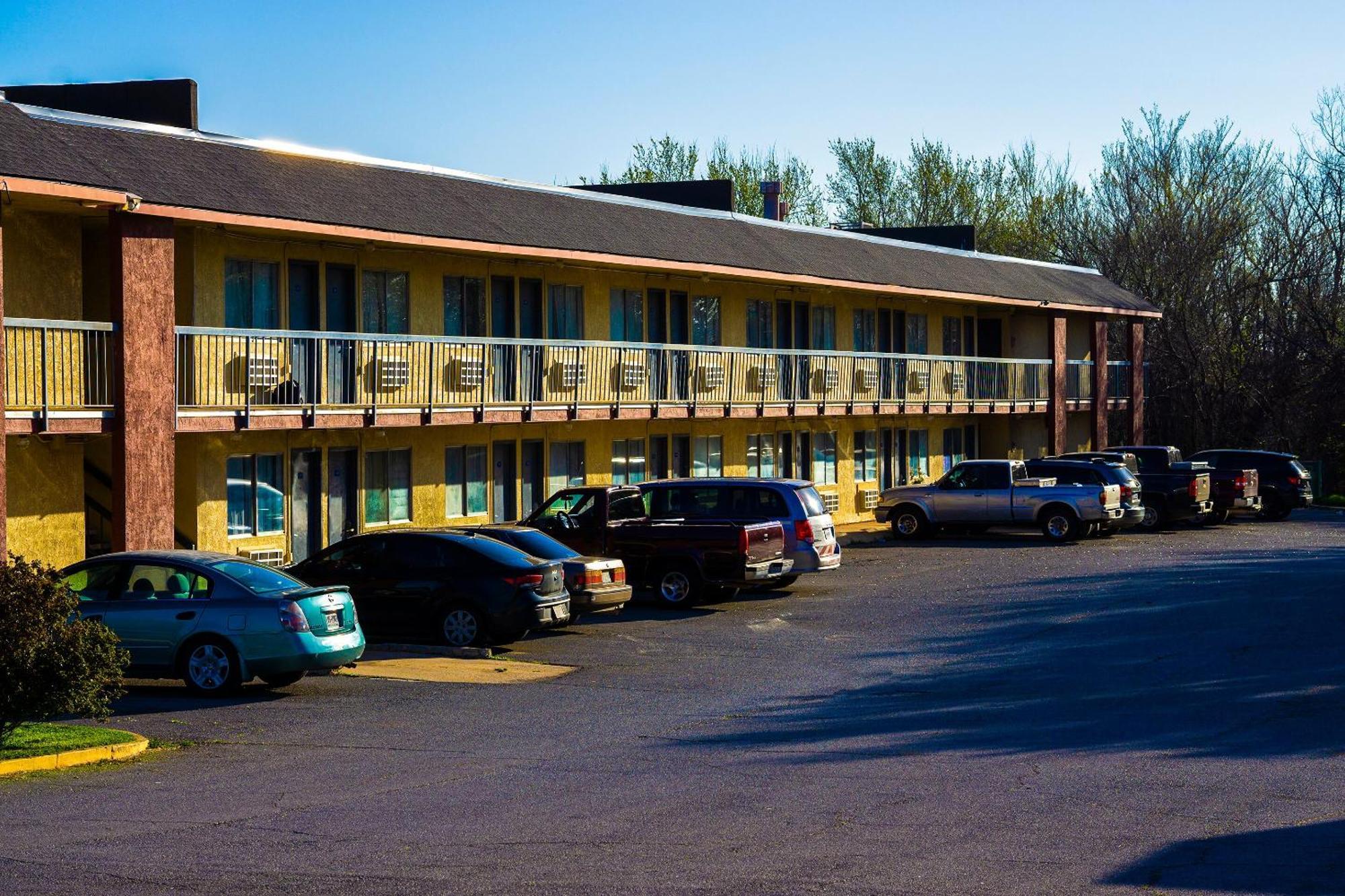 Castle Inn & Suites By Oyo Chickasha Extérieur photo