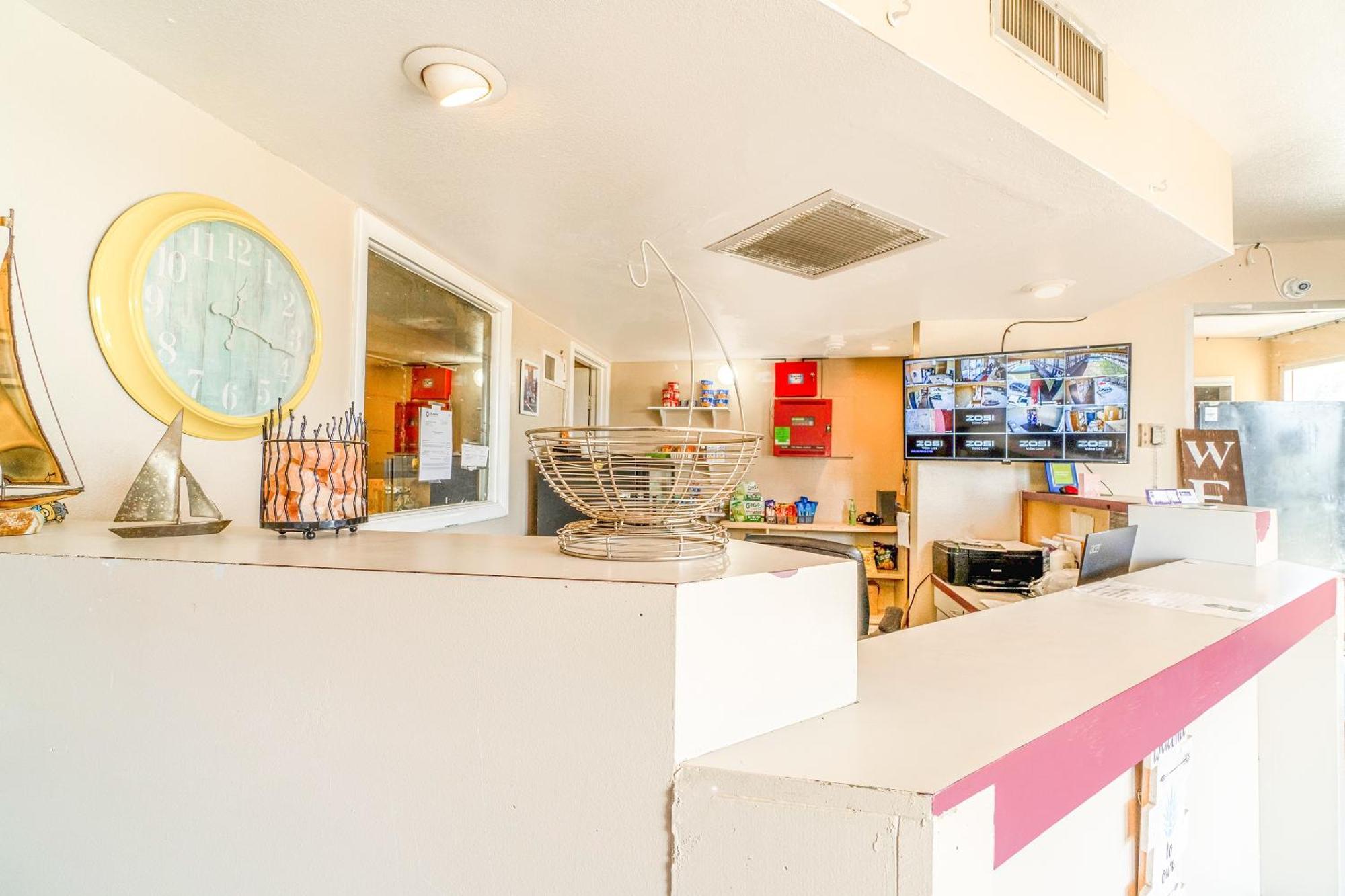Castle Inn & Suites By Oyo Chickasha Extérieur photo