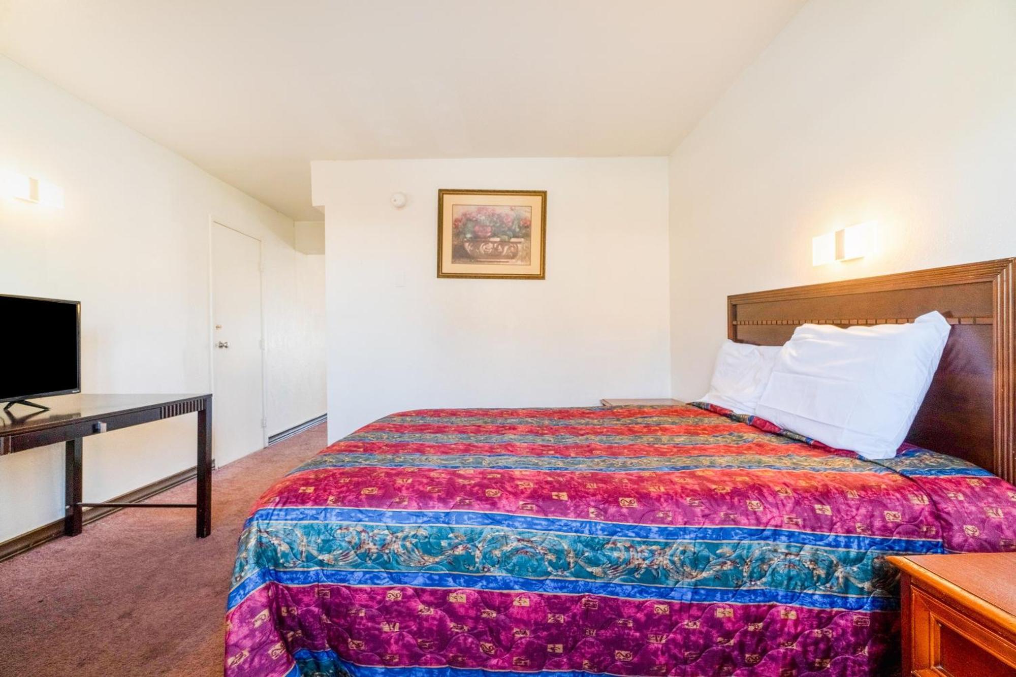 Castle Inn & Suites By Oyo Chickasha Extérieur photo