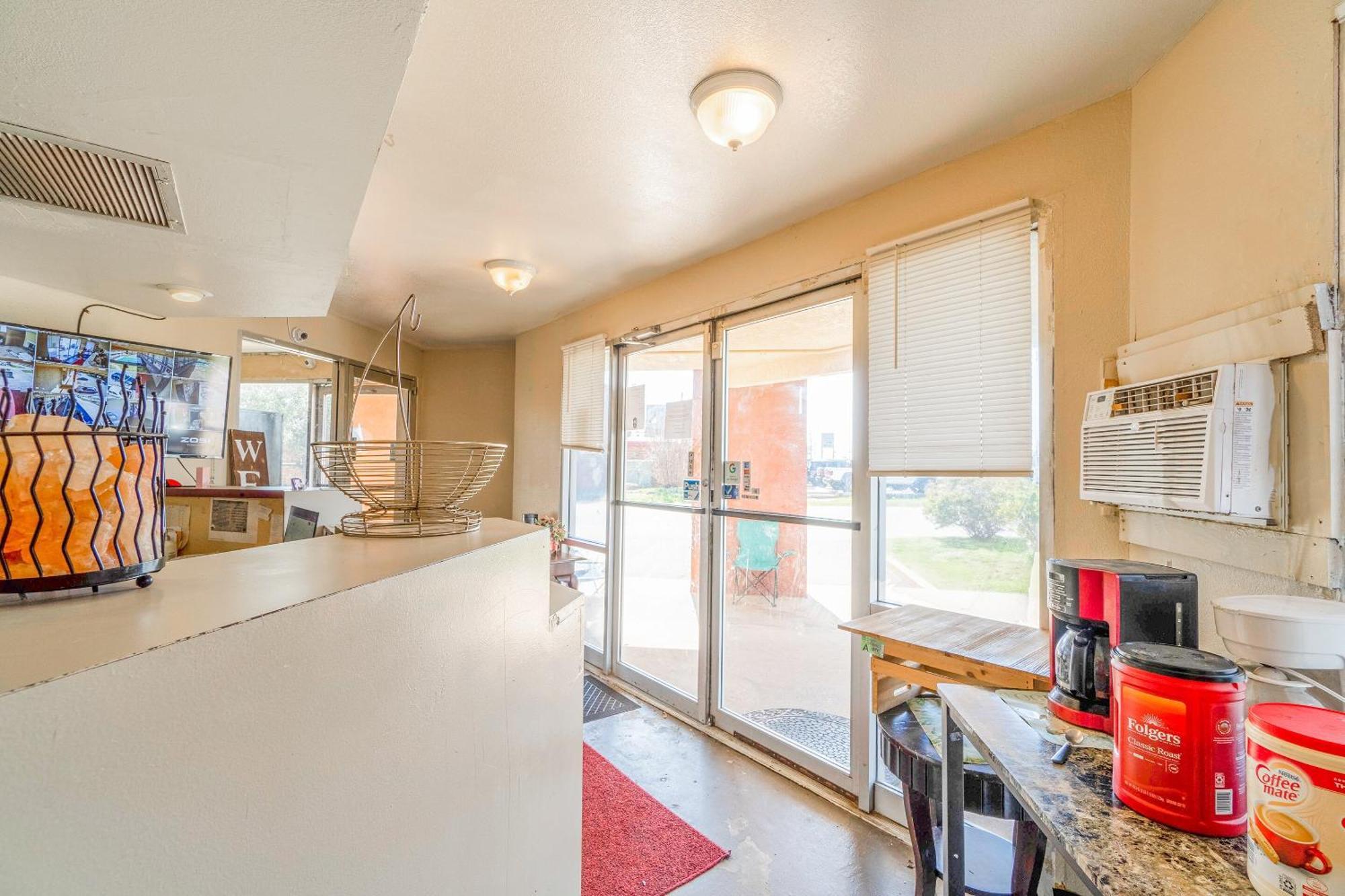 Castle Inn & Suites By Oyo Chickasha Extérieur photo