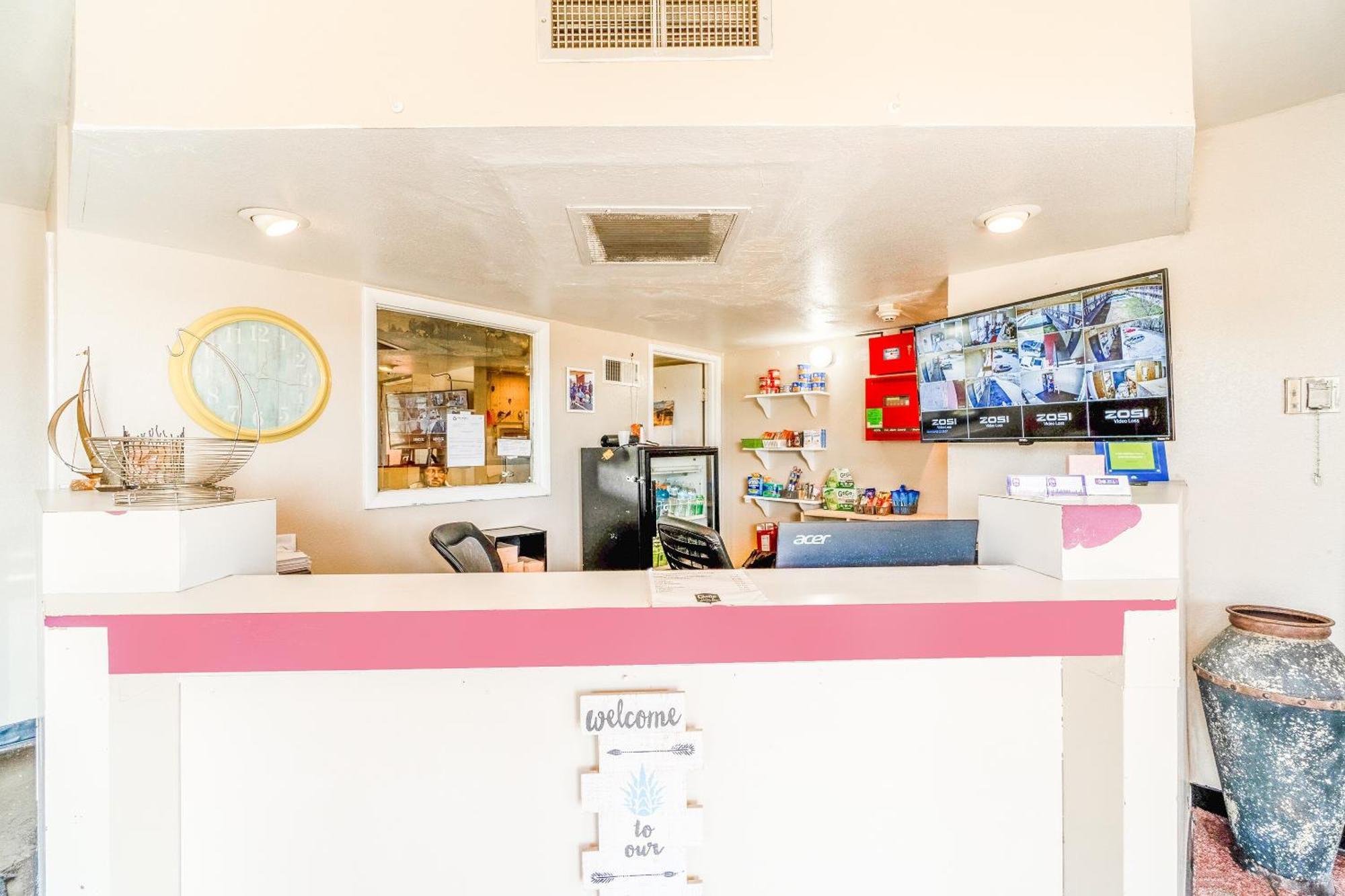 Castle Inn & Suites By Oyo Chickasha Extérieur photo