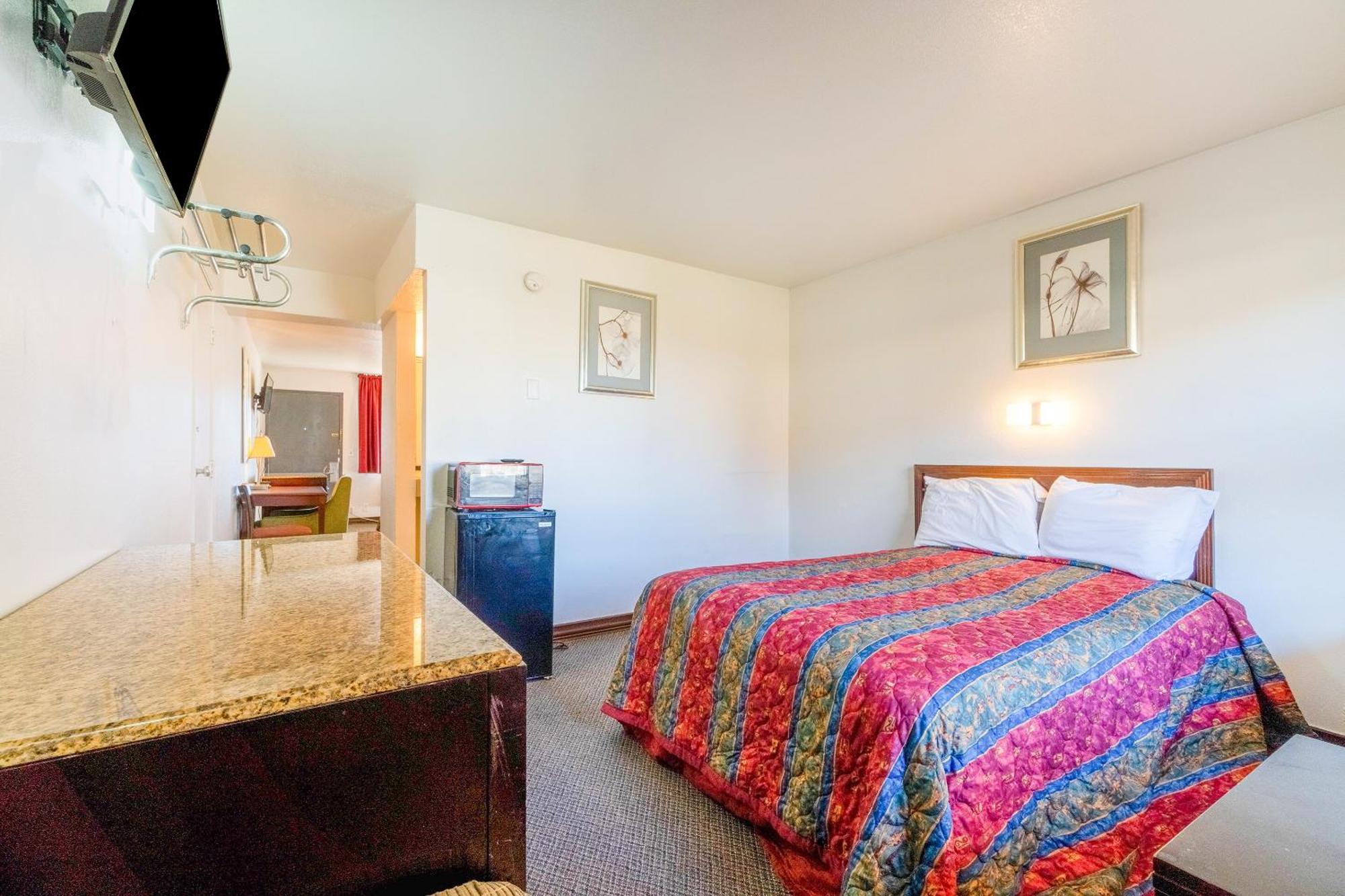 Castle Inn & Suites By Oyo Chickasha Extérieur photo